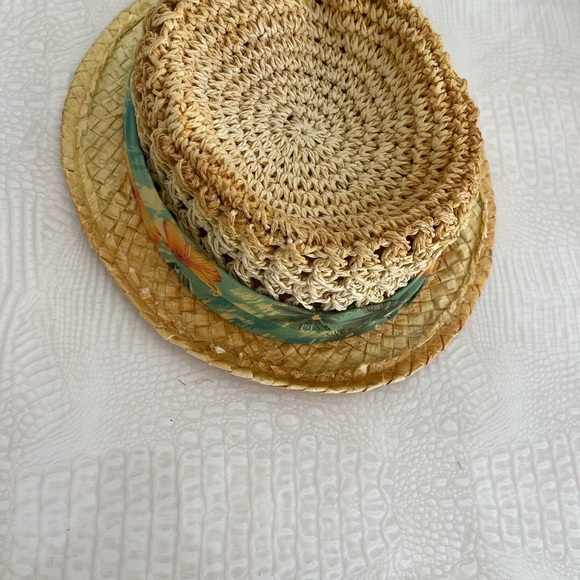 Very nice hat one size